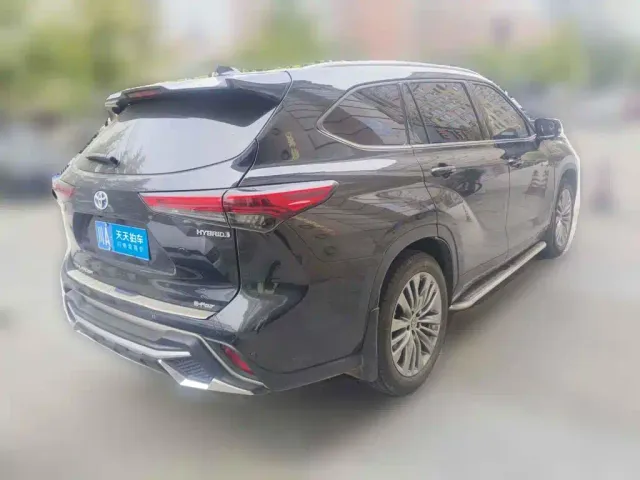 Toyota Highlander — Фото автомобиля 2