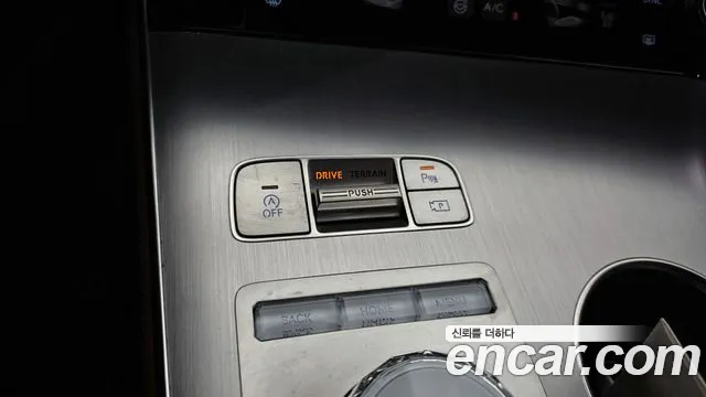 Genesis GV70 — Фото автомобиля 19