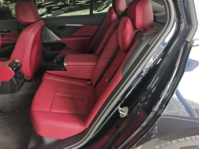 BMW 5 Series — Фото автомобиля 12