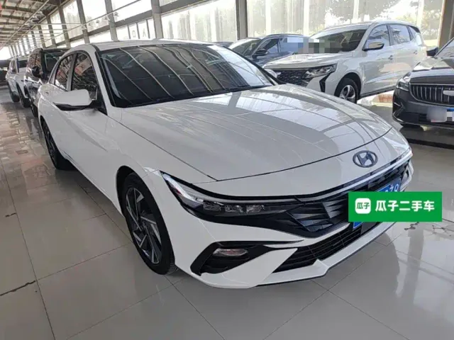 Hyundai Elantra — Фото автомобиля 3