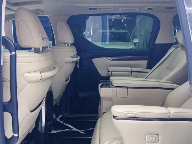 Toyota Vellfire — Фото автомобиля 14