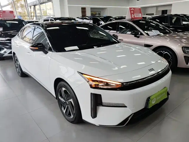 Geely Galaxy L6 — Фото автомобиля 3