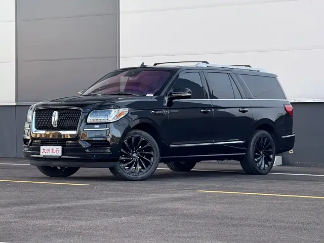 Фотография автомобиля — Lincoln Navigator