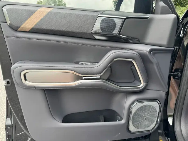 BYD FangChengBao Leopard 8 — Фото автомобиля 5