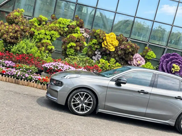 Lynk & Co Lynk & Co 03 2019 1.5TD DCT Power Edition China VI — Фото автомобиля 3