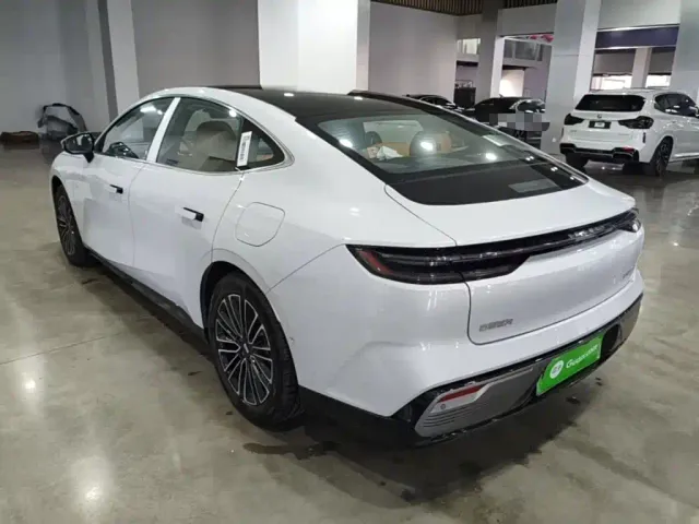 Geely Galaxy Xingyao 8 — Фото автомобиля 4