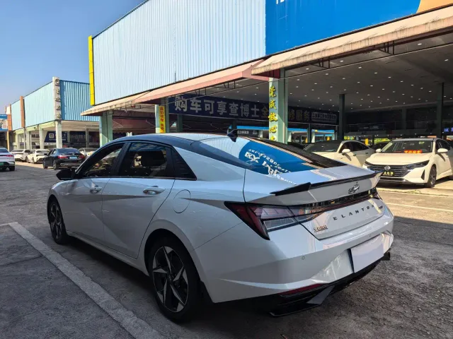 Hyundai Elantra — Фото автомобиля 12