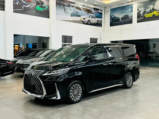 Фотография автомобиля — Lexus LM