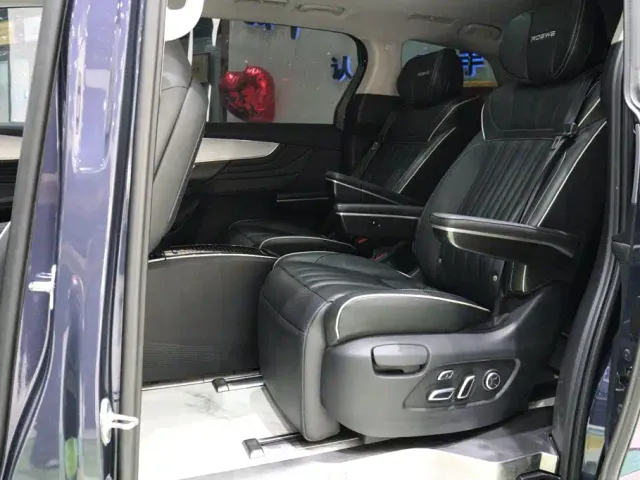 Roewe iMAX8 — Фото автомобиля 8