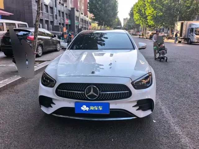 Mercedes-Benz E-Class — Фото автомобиля 2
