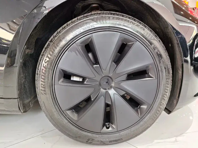 Tesla Model 3 — Фото автомобиля 9