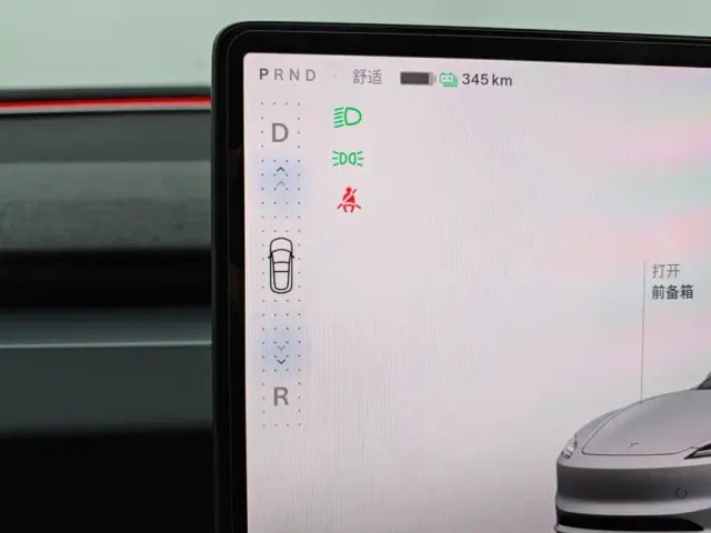 Tesla Model 3 — Фото автомобиля 16