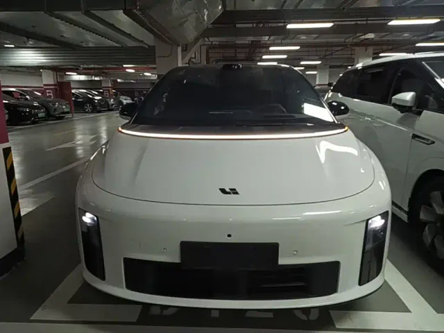Li Auto i6 — Фото автомобиля 2