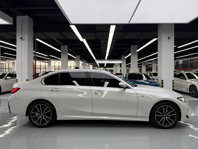 BMW 3 Series — Фото автомобиля 4
