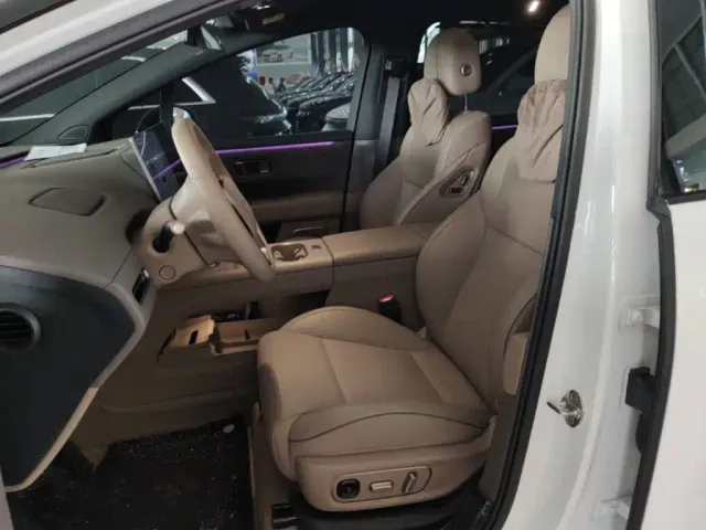 Li Auto i6 — Фото автомобиля 14