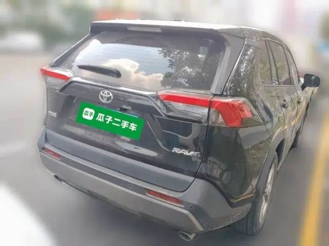 Toyota RAV4 — Фото автомобиля 5