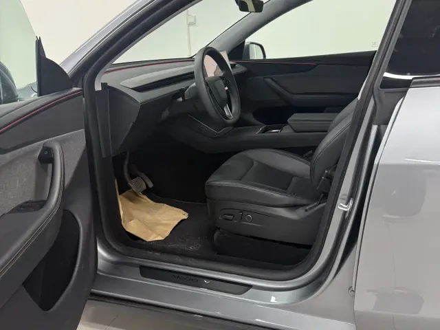 Tesla Model Y — Фото автомобиля 5