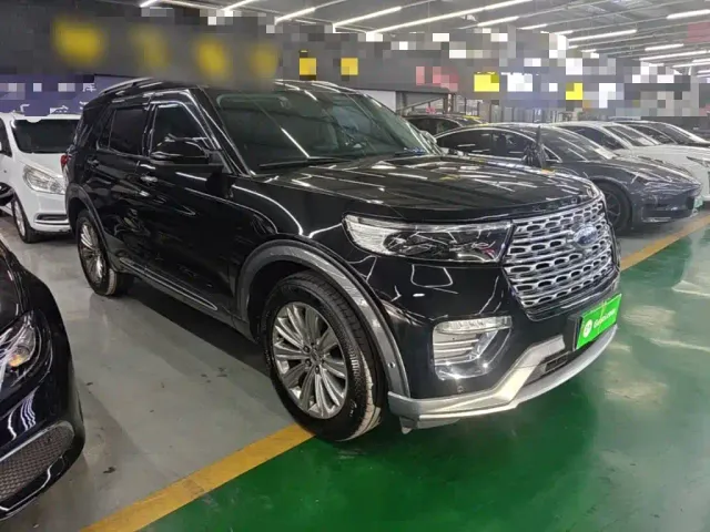 Ford Explorer — Фото автомобиля 3