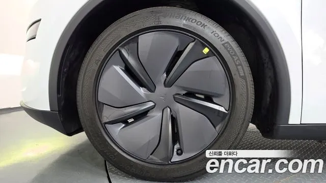 Tesla Model Y — Фото автомобиля 5