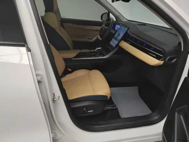 Geely Boyue L — Фото автомобиля 10