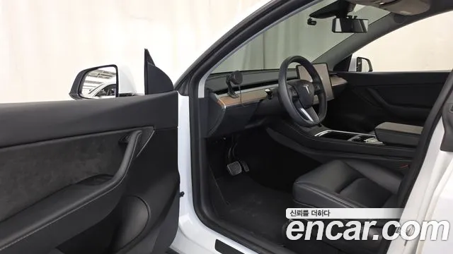 Tesla Model Y — Фото автомобиля 10