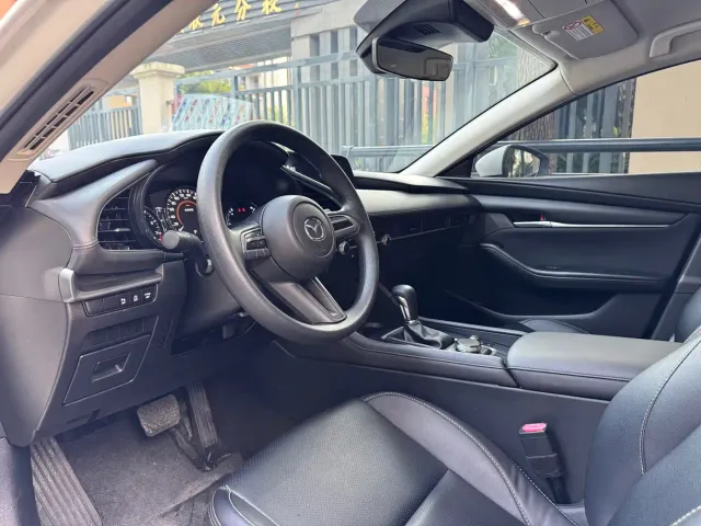 Mazda Axela — Фото автомобиля 3