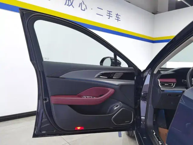 Hongqi H5 — Фото автомобиля 7