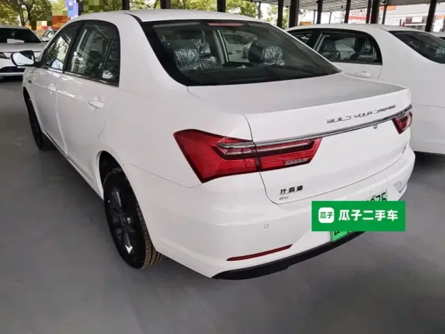 BYD Qin — Фото автомобиля 4