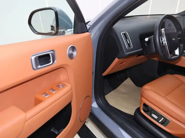 Li Auto L8 — Фото автомобиля 7