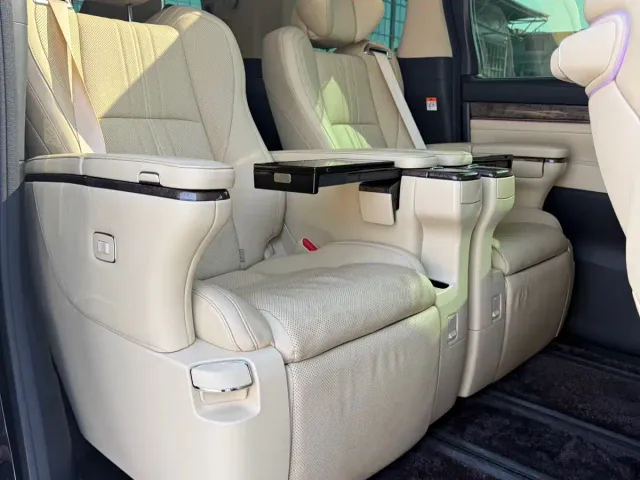 Toyota Vellfire — Фото автомобиля 14