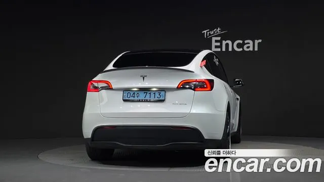 Tesla Model Y — Фото автомобиля 4