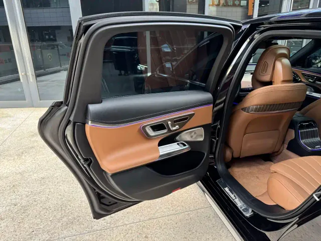 Mercedes-Benz E-Class — Фото автомобиля 29
