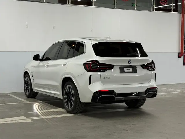 BMW iX3 — Фото автомобиля 19