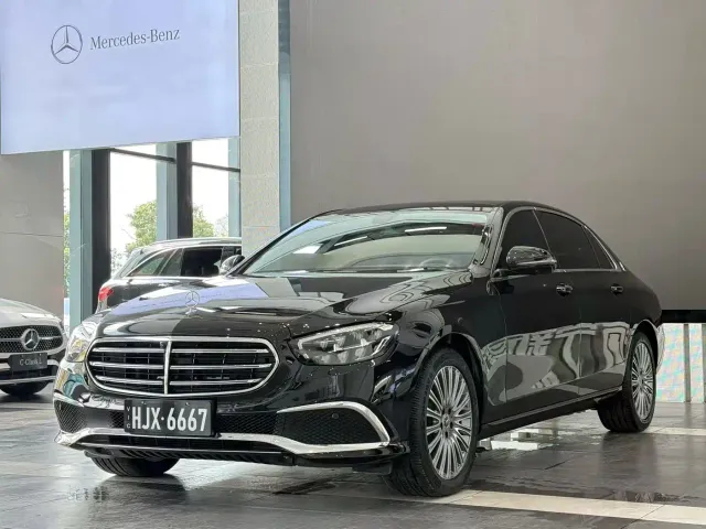 Фотография автомобиля — Mercedes-Benz E-Class