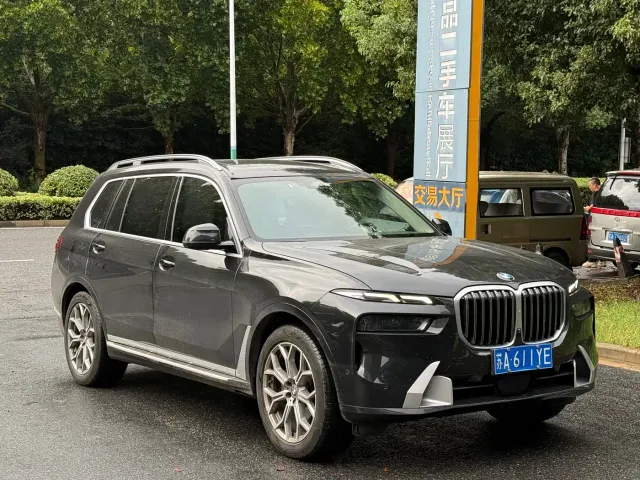 BMW X7 — Фото автомобиля 3