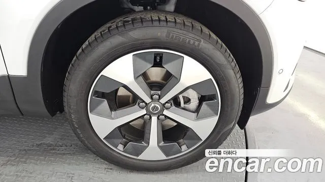 Вольво XC40 B4 Ultra Bright — Фото автомобиля 21