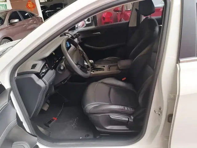 Roewe i5 — Фото автомобиля 14