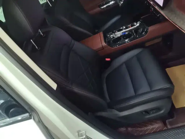 GAC Trumpchi E8 — Фото автомобиля 24