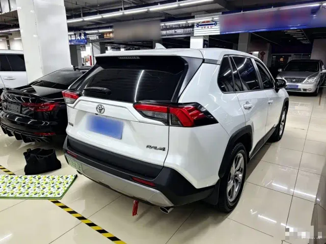 Toyota RAV4 — Фото автомобиля 6