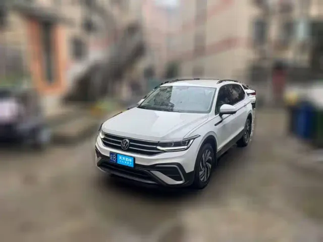 Фотография автомобиля — Volkswagen Tiguan L