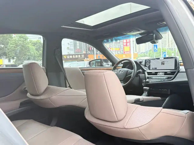 Lexus ES — Фото автомобиля 19
