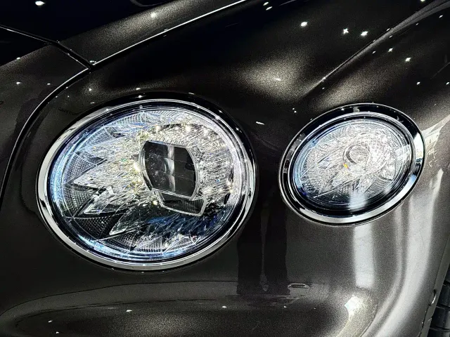 Bentley Flying Spur — Фото автомобиля 10