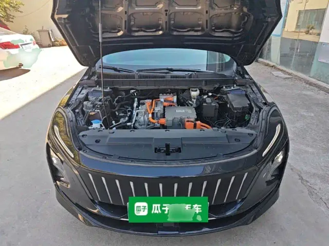 Hongqi E-QM5 — Фото автомобиля 19
