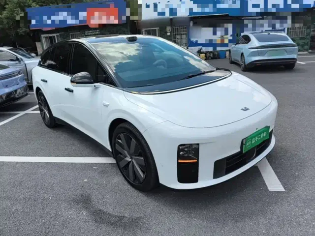 Li Auto i6 — Фото автомобиля 3