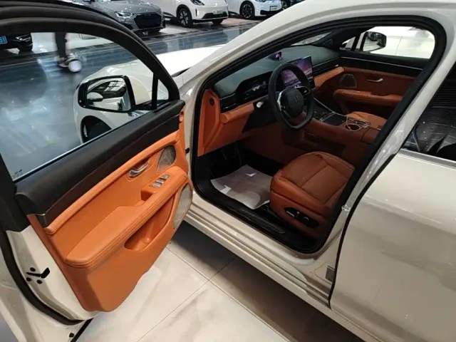 Aito M5 — Фото автомобиля 15