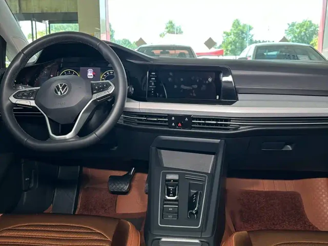 Volkswagen Golf — Фото автомобиля 9