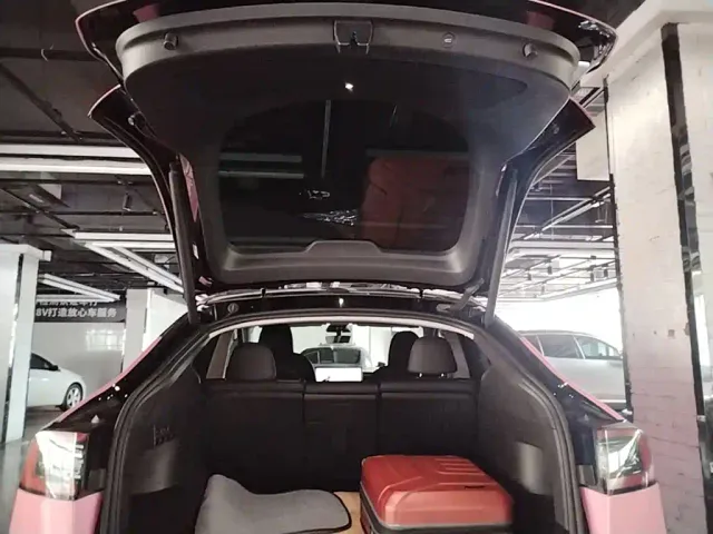 Tesla Model Y — Фото автомобиля 18