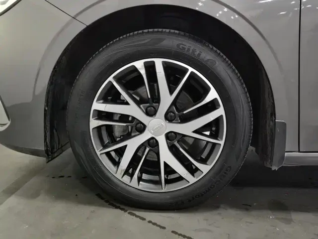 Geely Emgrand — Фото автомобиля 17