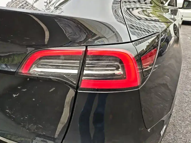 Tesla Model Y — Фото автомобиля 7