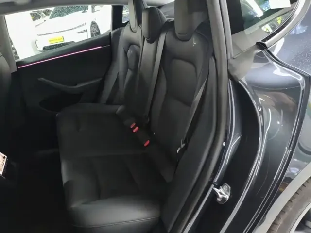 Tesla Model 3 — Фото автомобиля 12